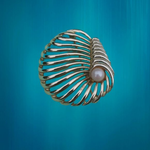 Vintage Marboux gold tone faux pearl brooch - Picture 3 of 16